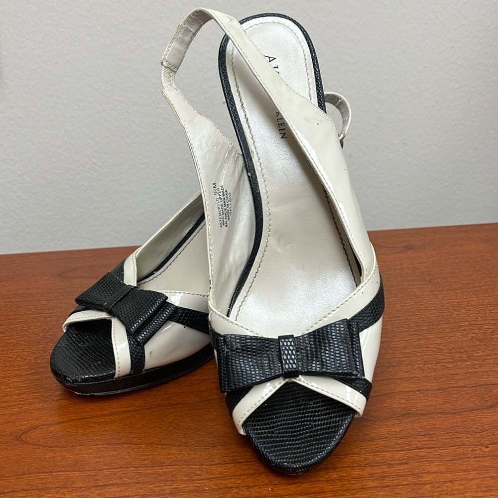 Anne Klein Bow Slingback Heels 9 1/2